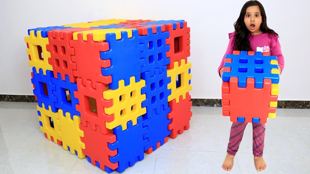 شفا تلعب بالمكعبات |تلعب الغميضة مع ماما !!!