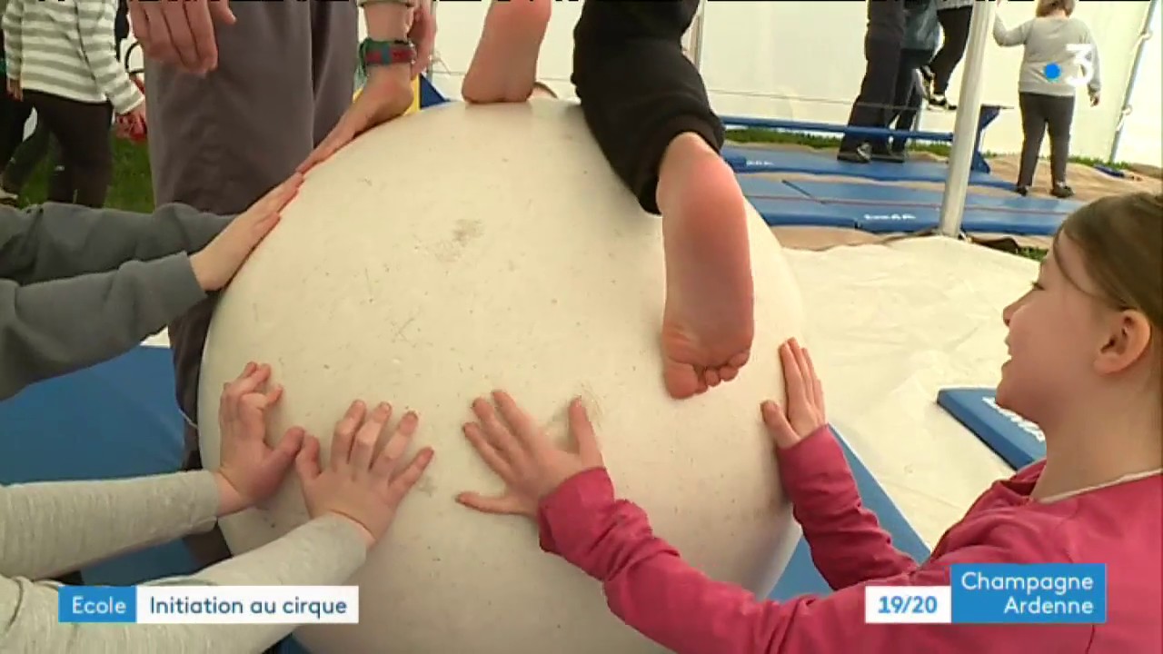 Le Cirque Rubis a installé son chapiteau à Houldizy (Ardennes)