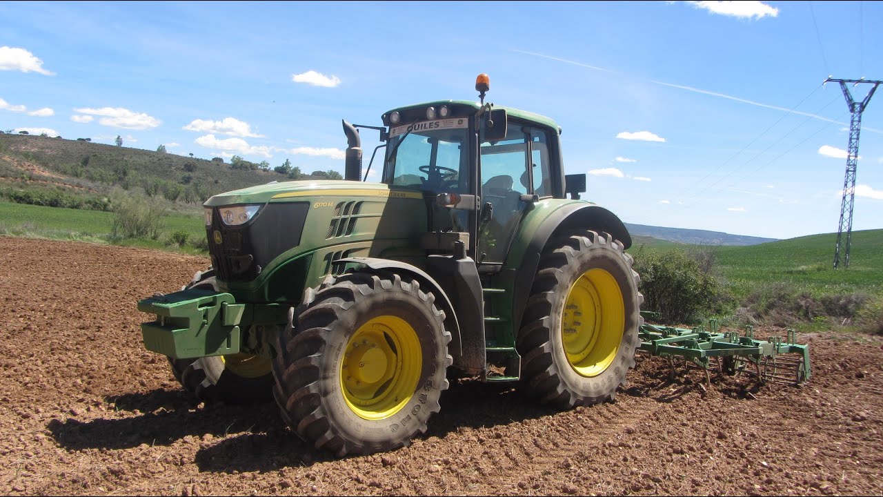 Siembra de girasol con JD 6170M preparador Gil y JD 3340 y monosem de 4