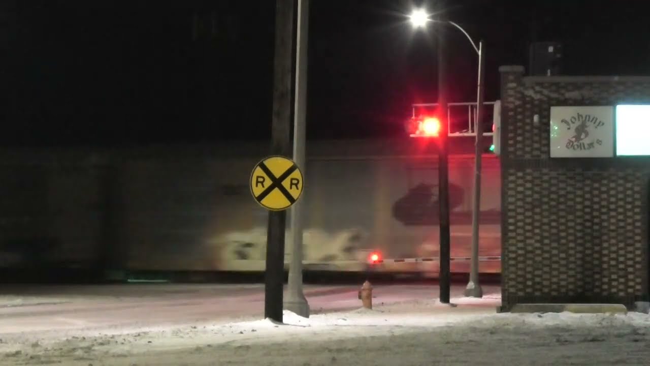 K5HLB!!  BNSF 8055 East in Streator, IL 12/27/22