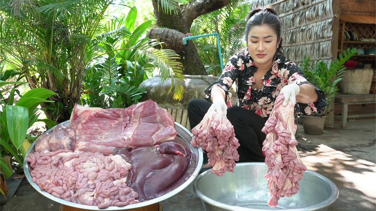 Country mother prepare meal for children | Pork liver, pork intestine, pork cooking