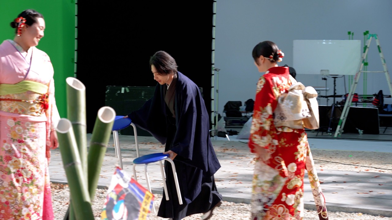 横浜流星、休憩中の広瀬すず＆北口榛花ら共演者に紳士対応　人柄の良さ溢れる気遣いにスタッフが恐縮　富士フイルム新TVCM「お正月を写そう♪2025 チェキ・ワイドな活躍」篇＆メイキング