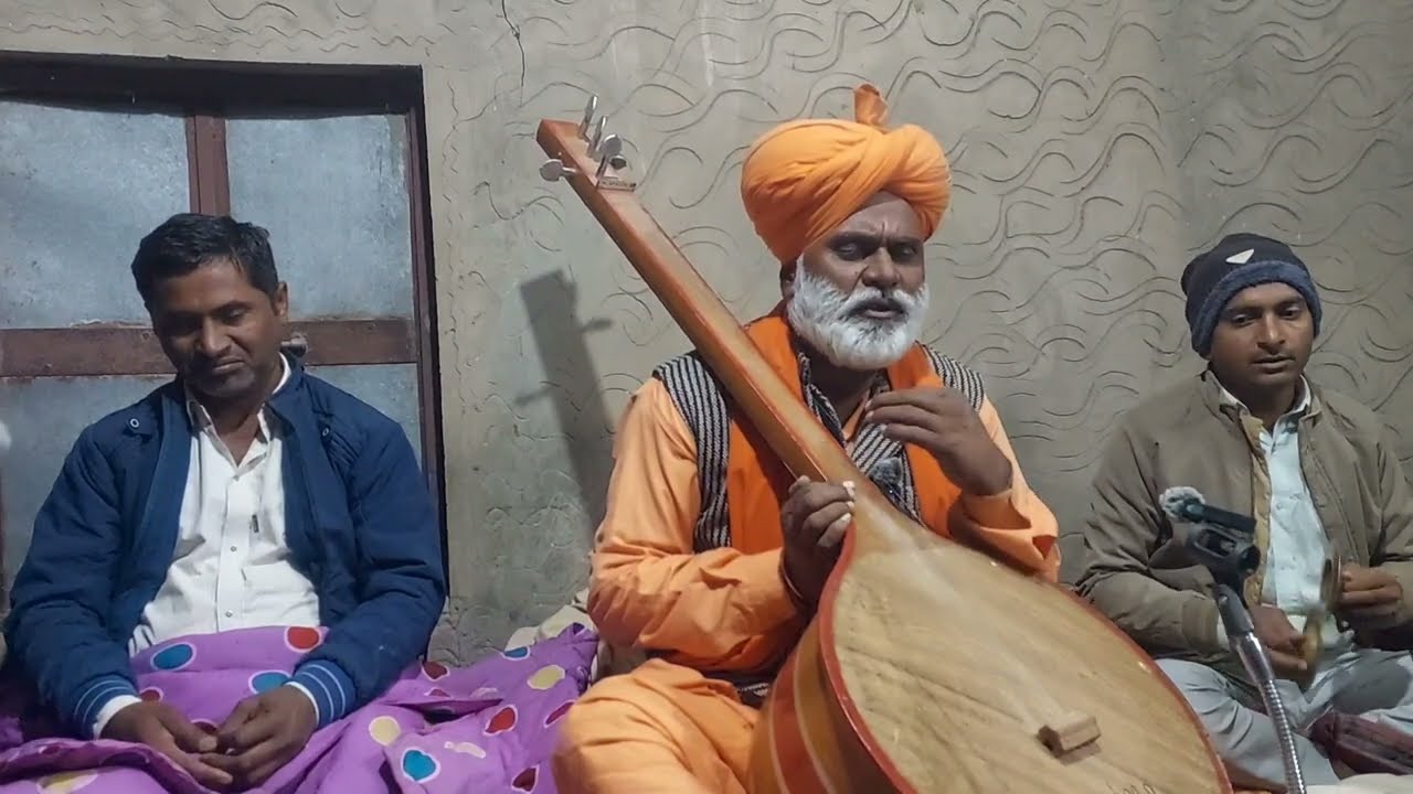 नाभी कमल नेजा रोपीया चुरता ऊंची चङे ऊंचो चङे ने जोवियो नटणी खेल करे हीरले रा व्यापारी मोती ओलख लेणा 