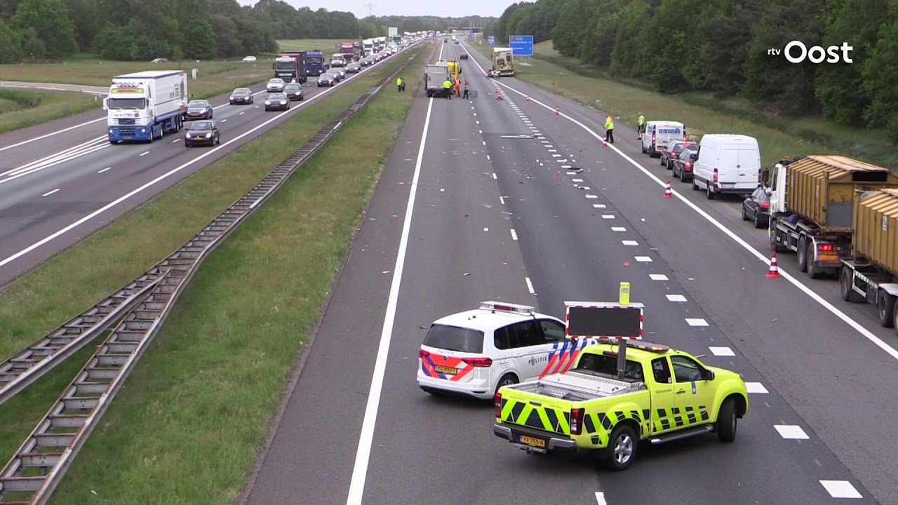 Lang in de file op A1 richting Deventer vanmorgen na ongeluk bij afslag Lochem