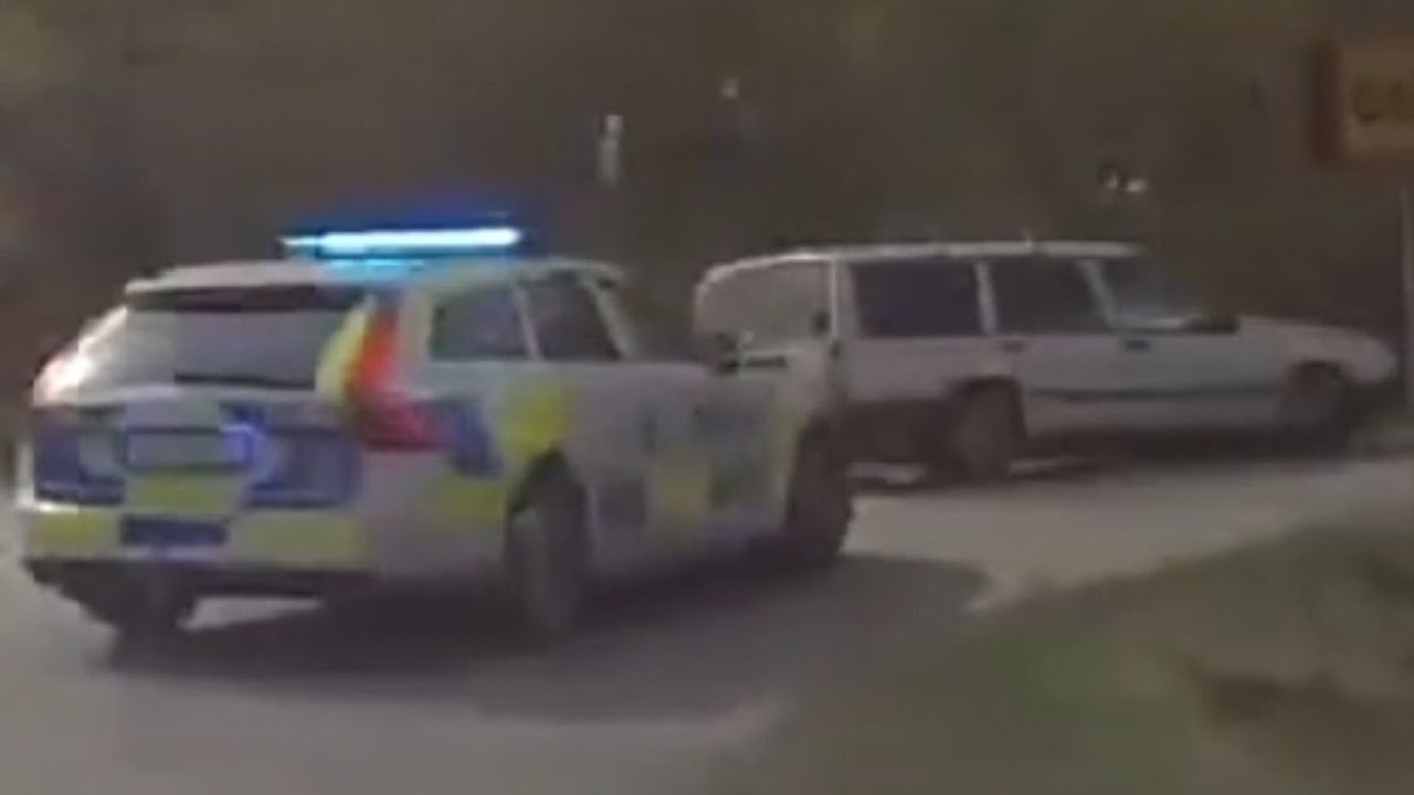🇸🇪135 HP Volvo 940 chased by Volvo police cars in Sweden🇸🇪 He has THREE passengers! 🏁