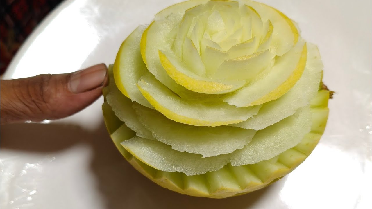 jeetu chef fruit carving  is live muskmelon carving and pomegranate carving design