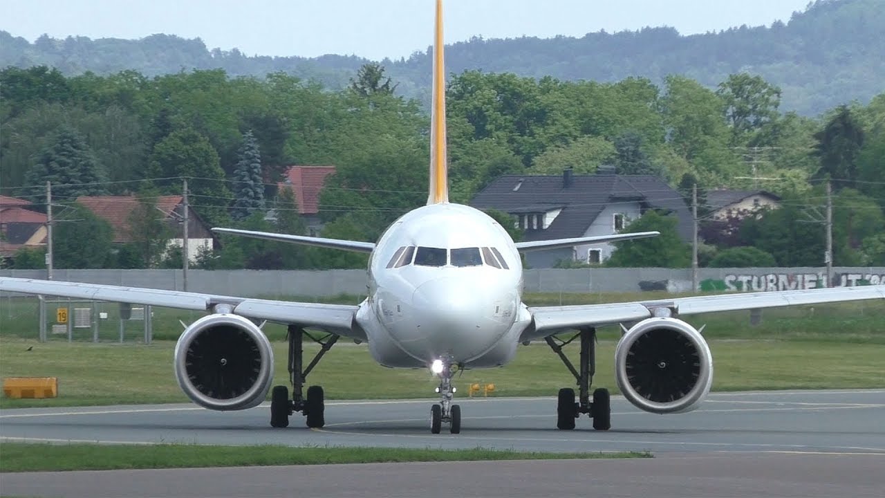 Pegasus Airlines Airbus A320neo takeoff at Graz Airport | TC-NBM