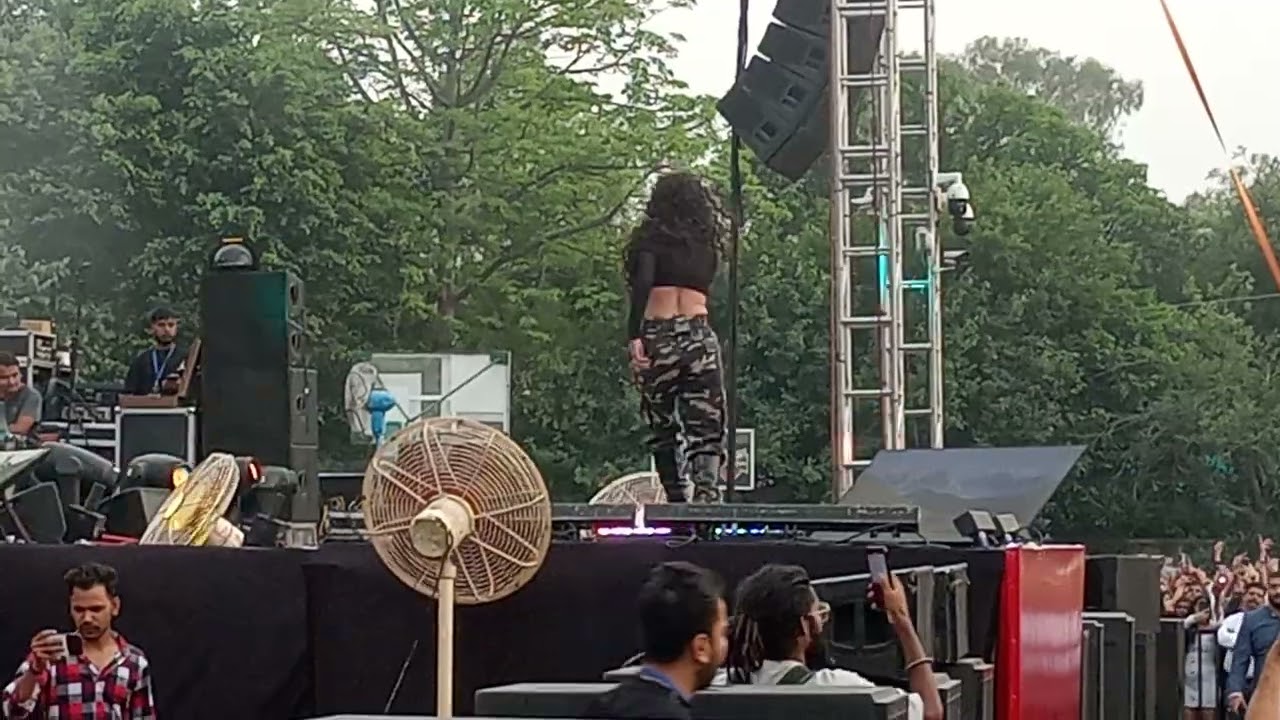 Sunidhi in Hindu college delhi