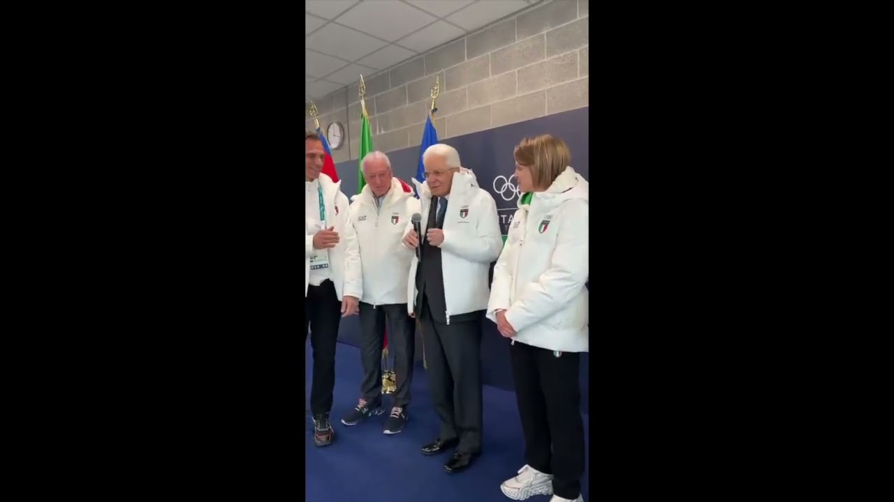 Mattarella a Milano-Cortina, il simpatico siparietto sul palco del villaggio olimpico con gli ...