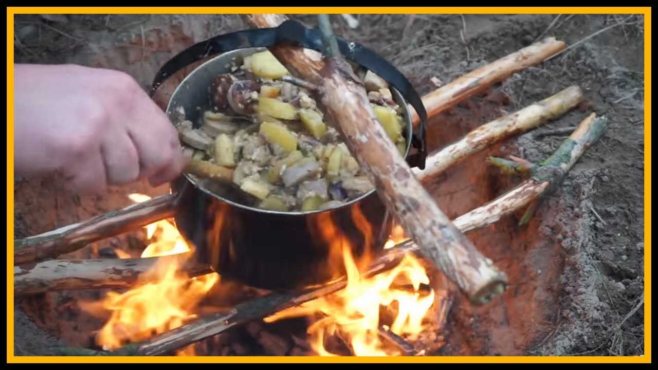 Bauernpfanne draußen kochen - Outdoor Bushcraft Deutschland