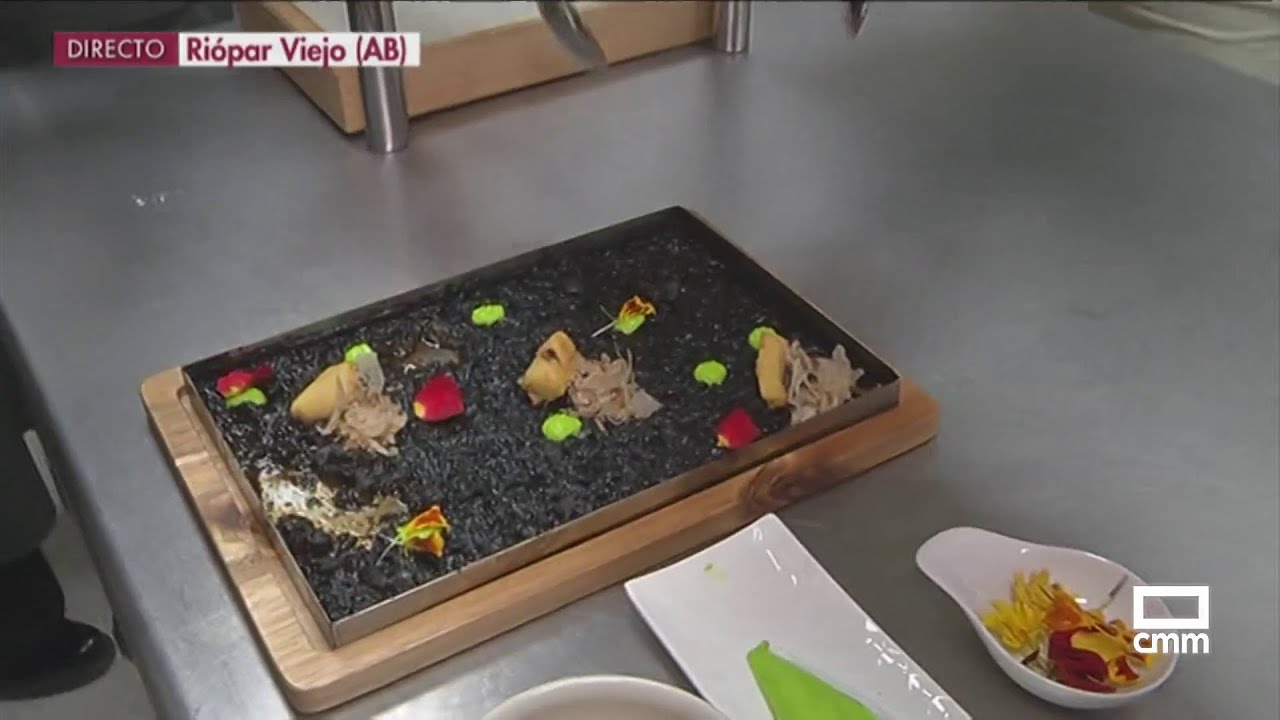 'La Teja' nos prepara arroz negro en llauna | Ancha es Castilla-La Mancha