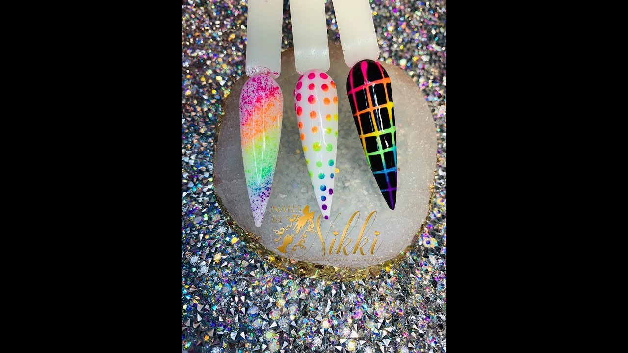 Neon nail art