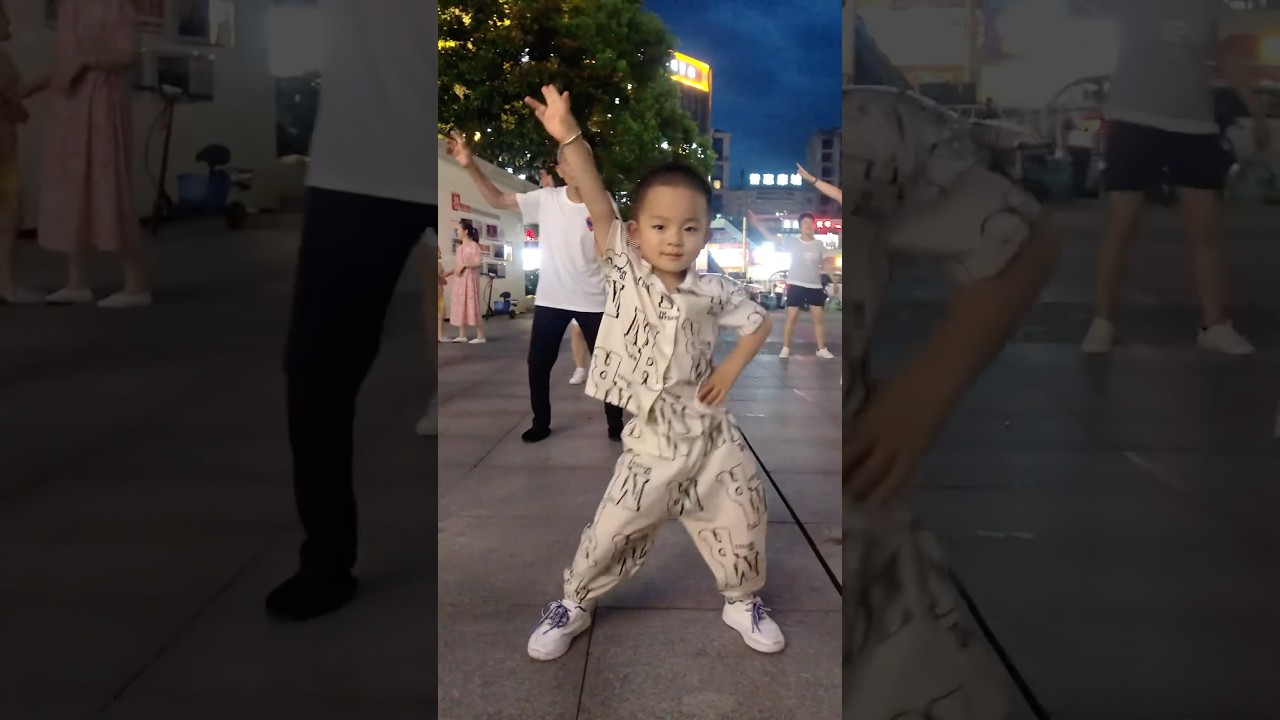 This little boy dances very well.#cute #dance #shorts