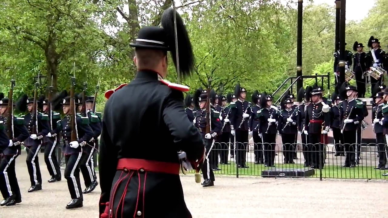 Norwegian ceremonial guards in London
