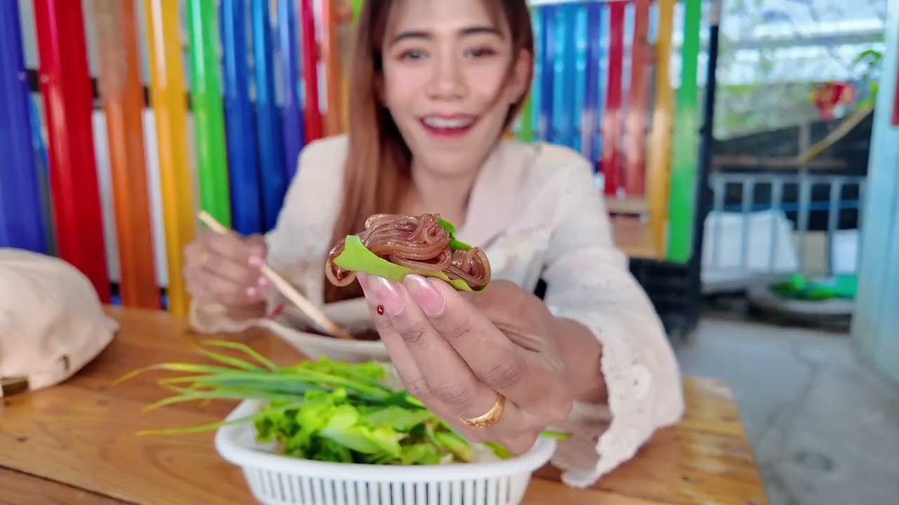 #กินตามซ้อ วันนี้จะพาไปกินก๋วยเตี๋ยวเจ้าเด็ดนี้เลย #ซดเพลินก๋วยเตี๋ยวเรือ #เทรนด์วันนี้້ #รัตนบุรี 