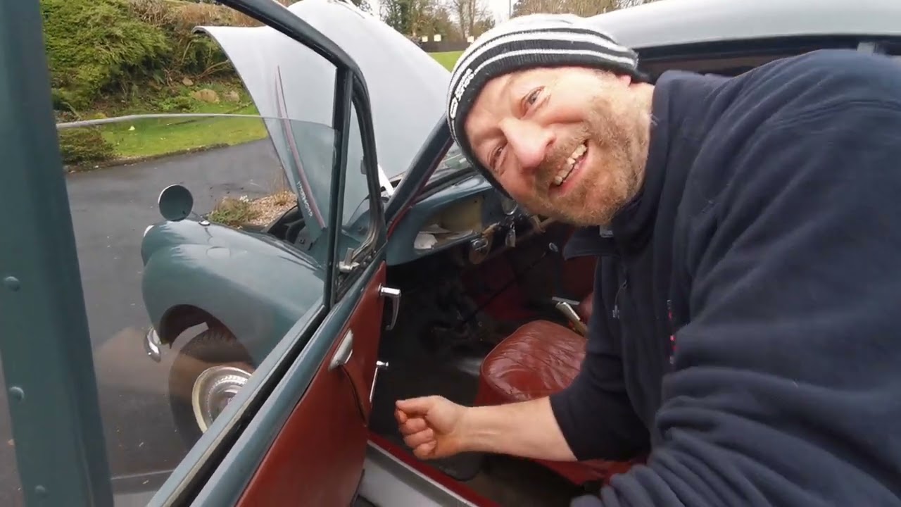 CAR REVIEW | 1955 Split Screen Morris Minor