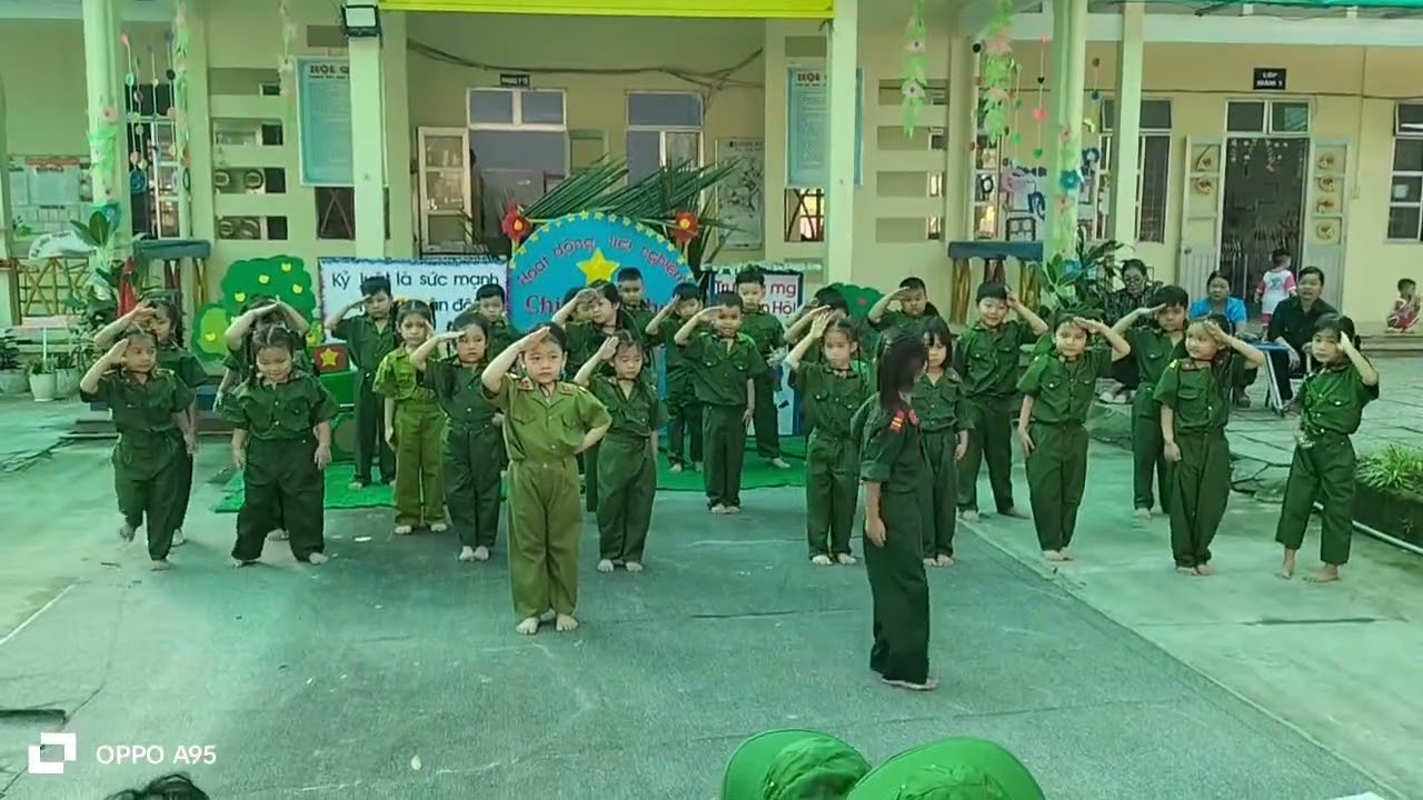 Máu Đỏ Da Vàng