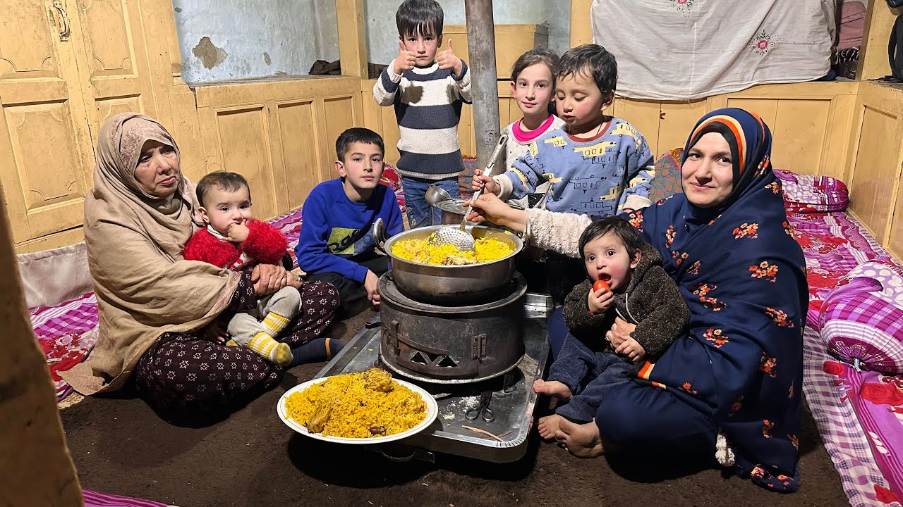 Cold Winter Day In 100 Years Old Room Of Gilgit Baltistan - Cook Chicken Pulo And Enjoy With Family