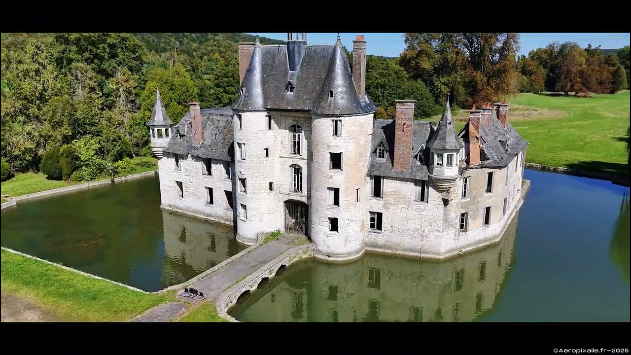 Le Château de Logempré. Pont-Saint-Pierre
