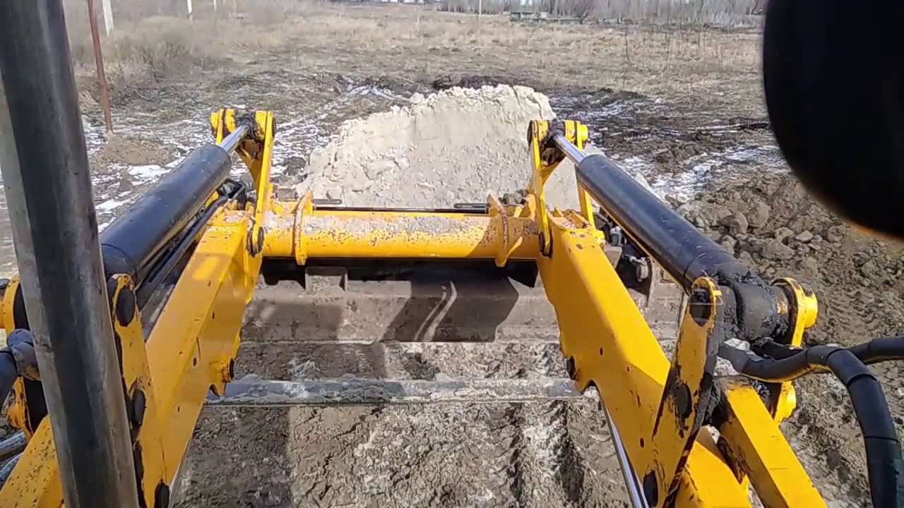 Растягиваем сыпучку по участку. JCB 1CX/Работа.