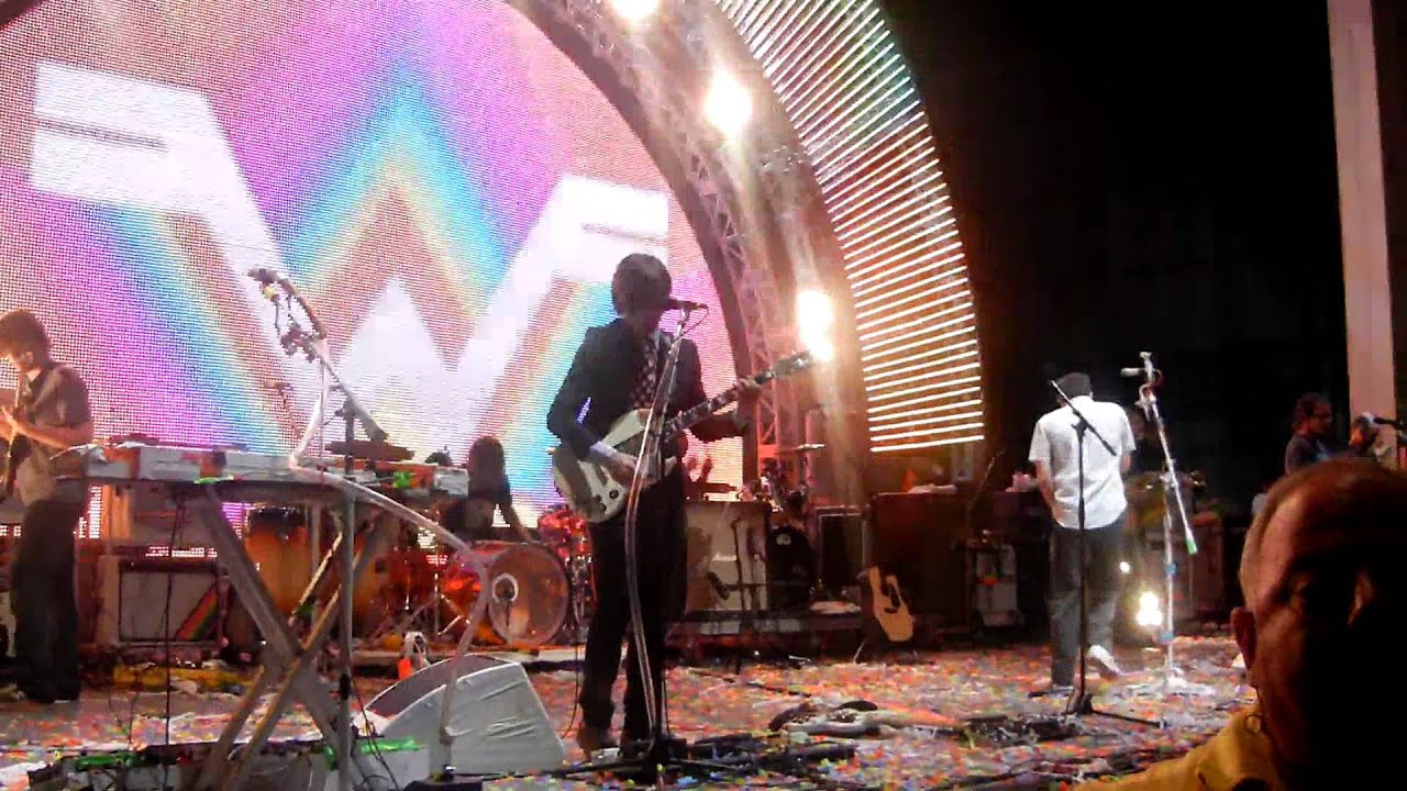 Weezer and Flaming Lips, She Don't Use Jelly/Undone, PNC Arts Center, Homdel, NJ 7-28-11