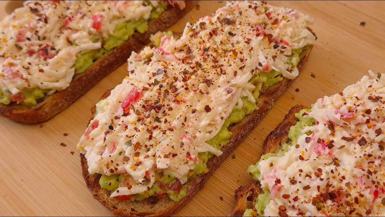 Crab, egg and avocado toasts | Great no sandwich breakfast idea!
