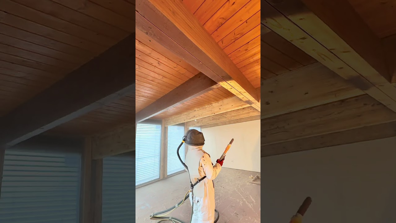 Holz sandstrahlen: Bis heute ist dies die effektivste Methode, um die Altbeschichtung zu entfernen.