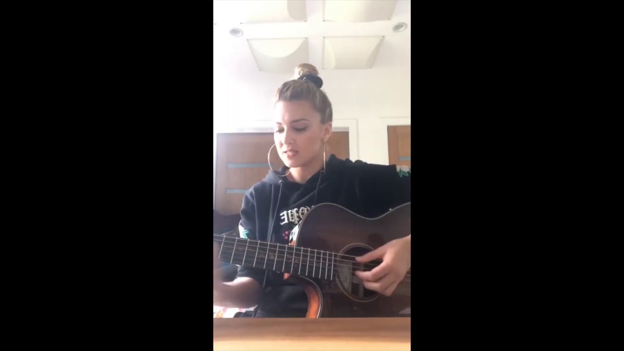 Tori Kelly singing 