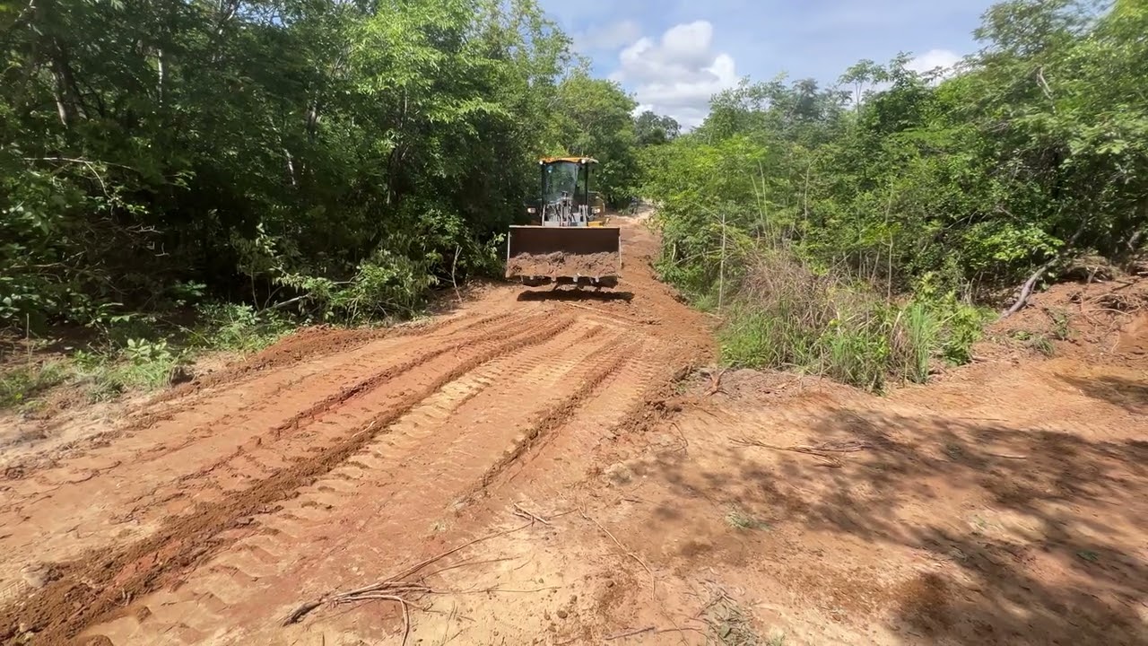 Dando acabamento com a xcmg no aterro 