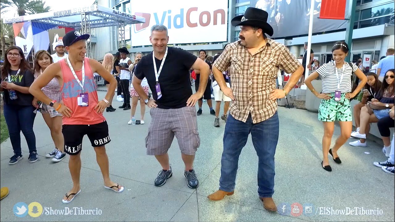 Dancing Camaron Pelao at Vidcon - Tiburcio Adventures