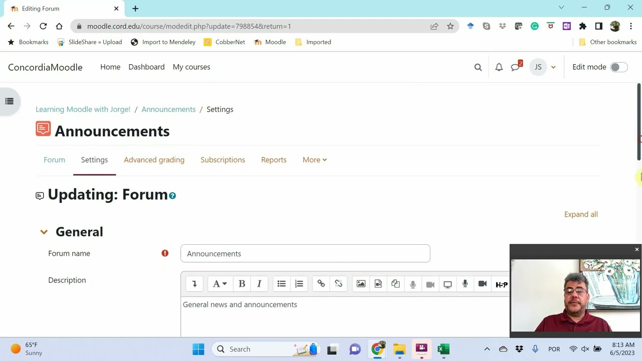 How do I create announcements in Moodle?