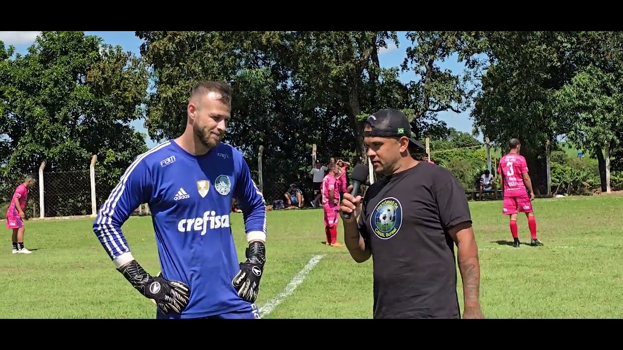 Goleiro  Bruno   defendendo   a equipe  Do 7 d maio