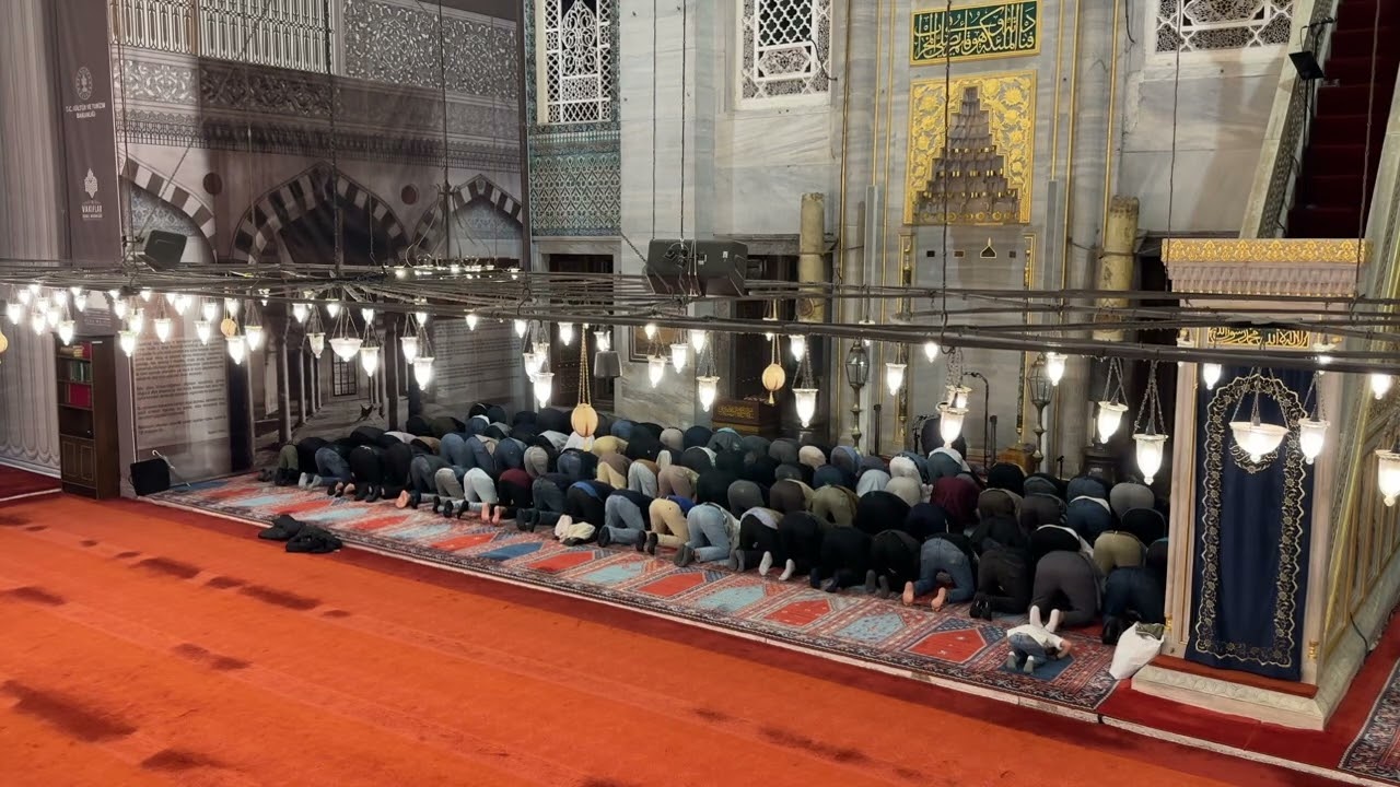 Sultan Ahmet  Camiinde Yatsi Namazi 