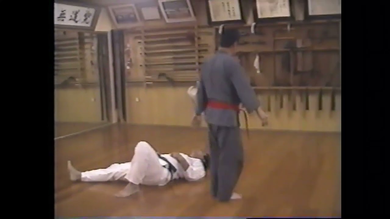 金城大筑大筑傳合戦古武術の逮捕術です。