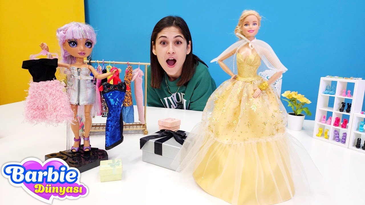 Barbie balo i&ccedil;in elbise se&ccedil;iyor! Ayşe ile Barbie giyim oyunu!