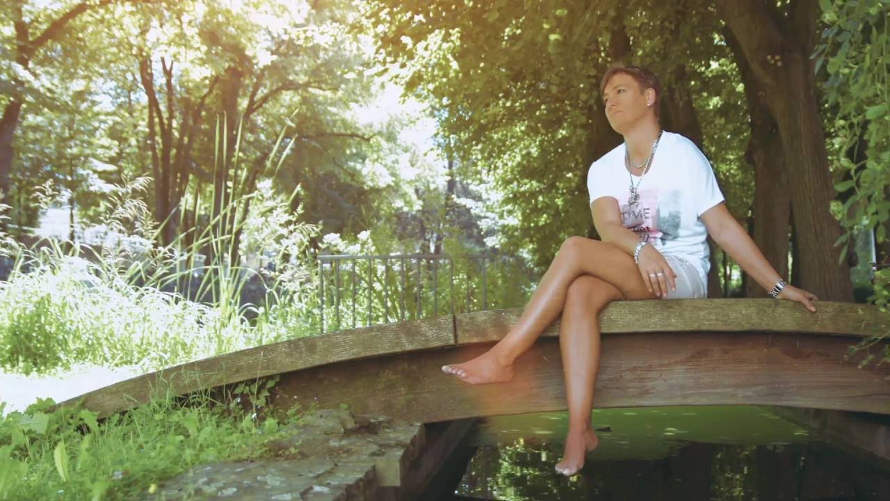 Ella Leon - Es tut mir noch weh (Offizielles Video)