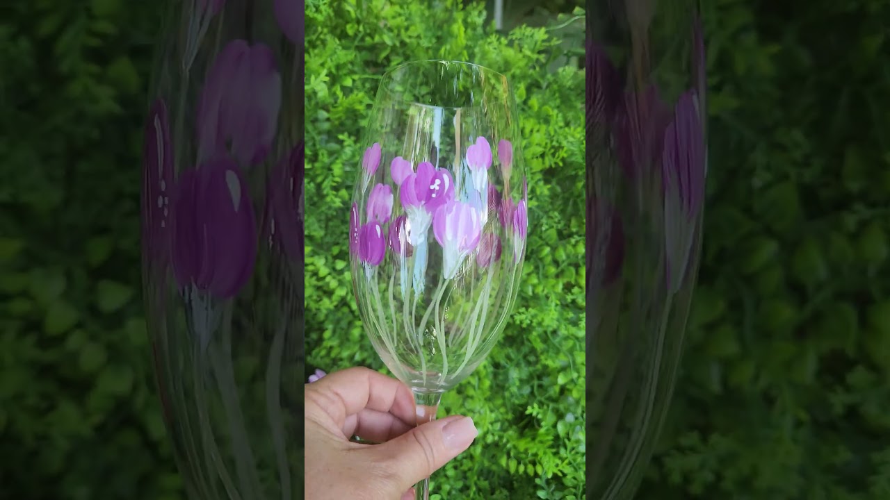 Garrafa e ta&ccedil;a de vinho pintadas a m&atilde;o e Personalizada. Ideal para presentear ou fazer  renda extra!