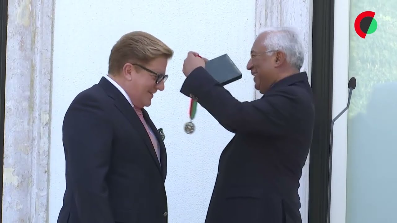 Costa diz que democracia “ganhou cor” com Herman José
