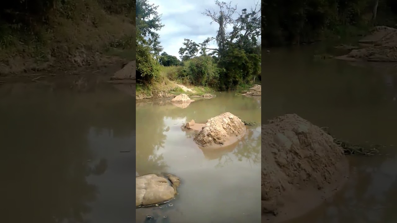 River sand harvesting in meru County #riversidewalk #naturalattractions