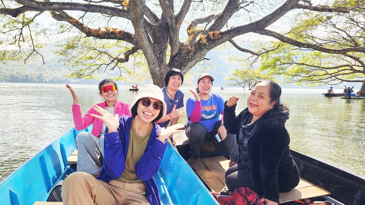 ล่องเรือฉำฉา ท่าเรือโฮงชาฮักมี อำเภอพร้าว จังหวัดเชียงใหม่
