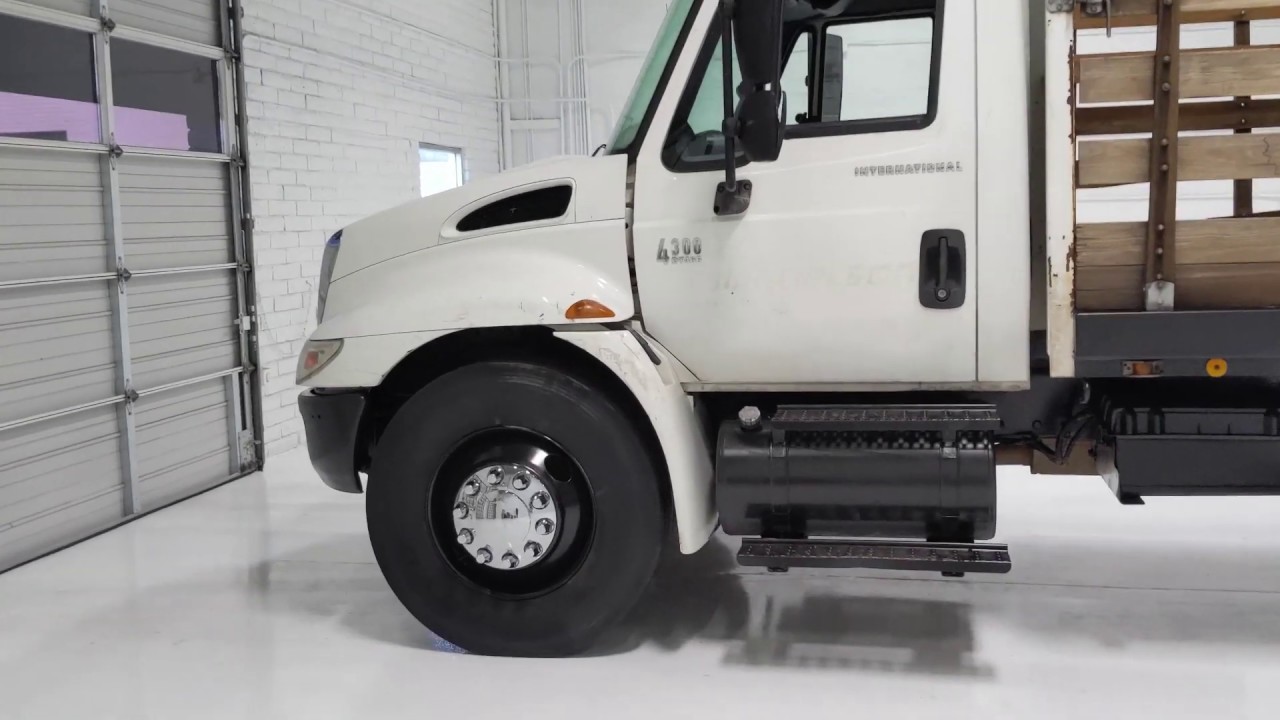 2004 International 4300 DT466 24' Flatbed 43k miles Lift Gate