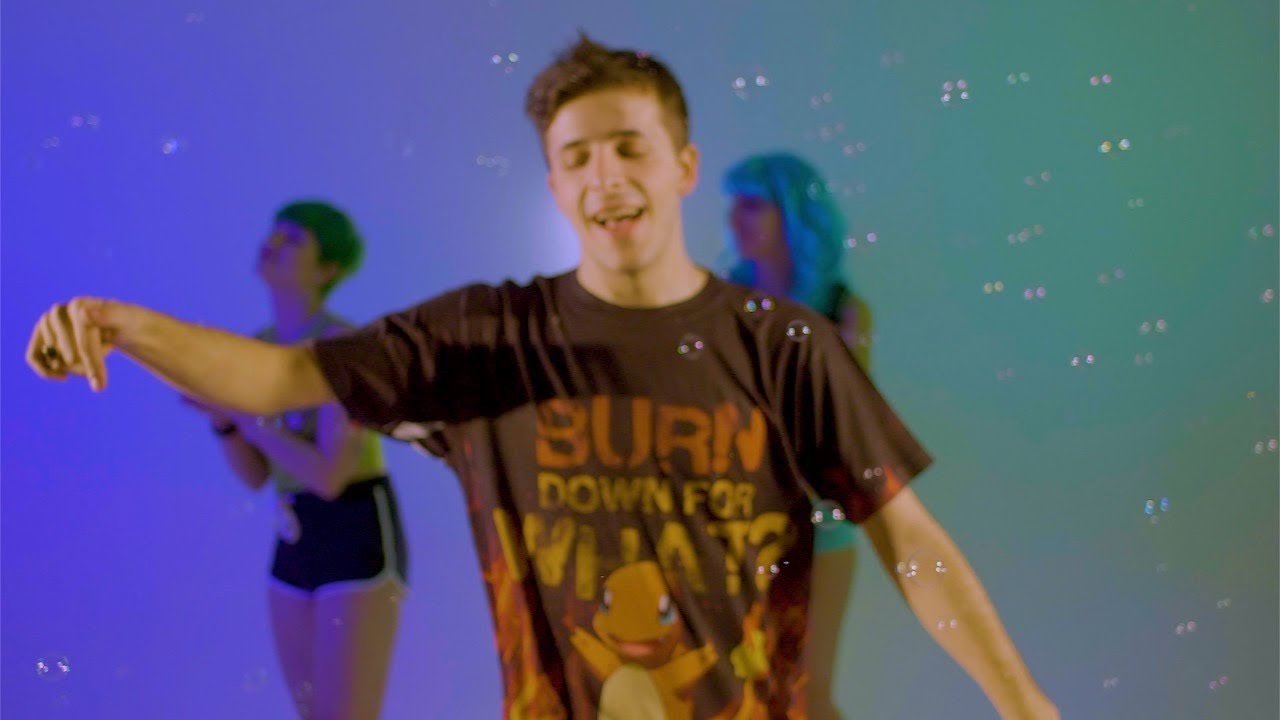 Tyler Strikes - Rosso Fuoco 🔥 (Official Video)