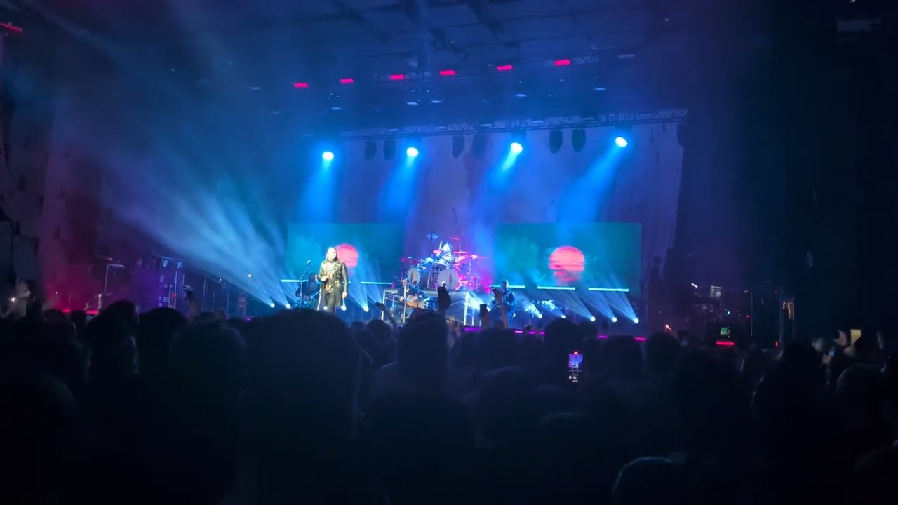 Three Days Grace - Don't Wanna Go Home Tonight, LIVE, Forum Karlín
