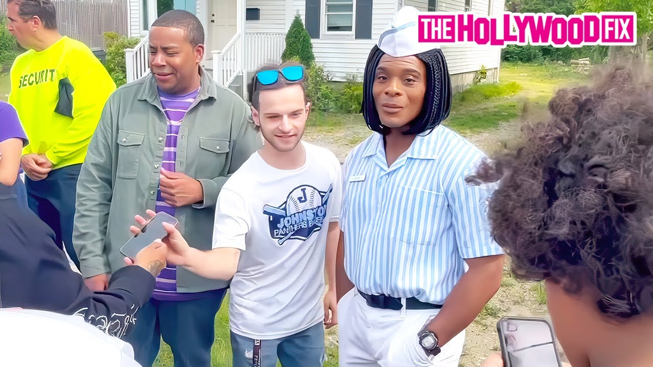 Kenan Thompson & Kel Mitchell Take Pics With Fans On Set Of 'Good Burger 2' In Providence, RI