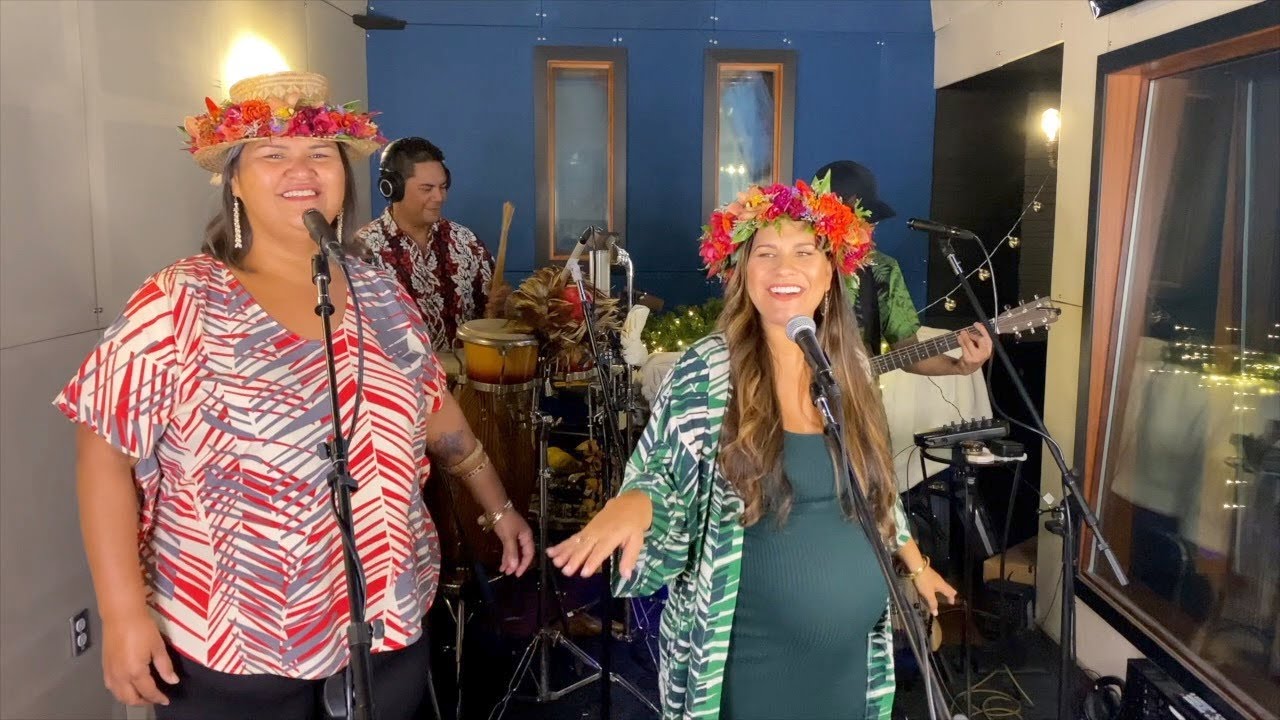 Kimié Miner and Paula Fuga - Christmas Lū'au (Live at Blue Planet Sound)