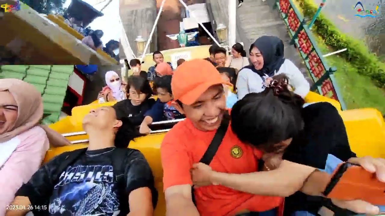 Kora - Kora Dufan Ancol Jakarta Indonesia.  Tinggi Minimum 125 cm.