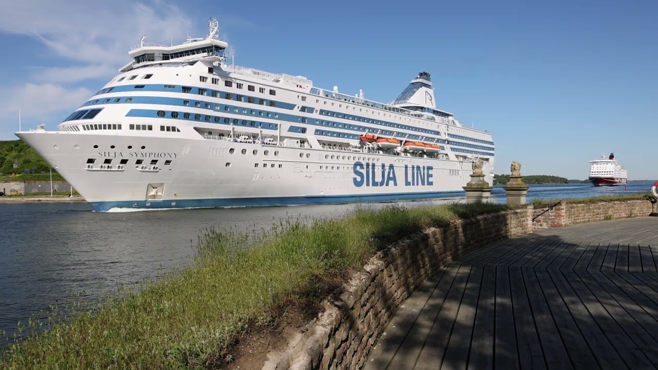 M/S Silja Symphony and M/S Amorella passing Oxdjupet, Stockholm, June 5, 2022