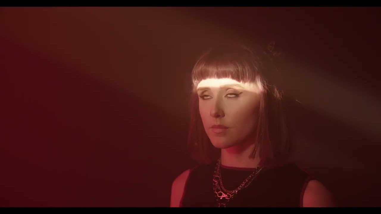 Darla Jade - Glitch In The Matrix (Visualiser)