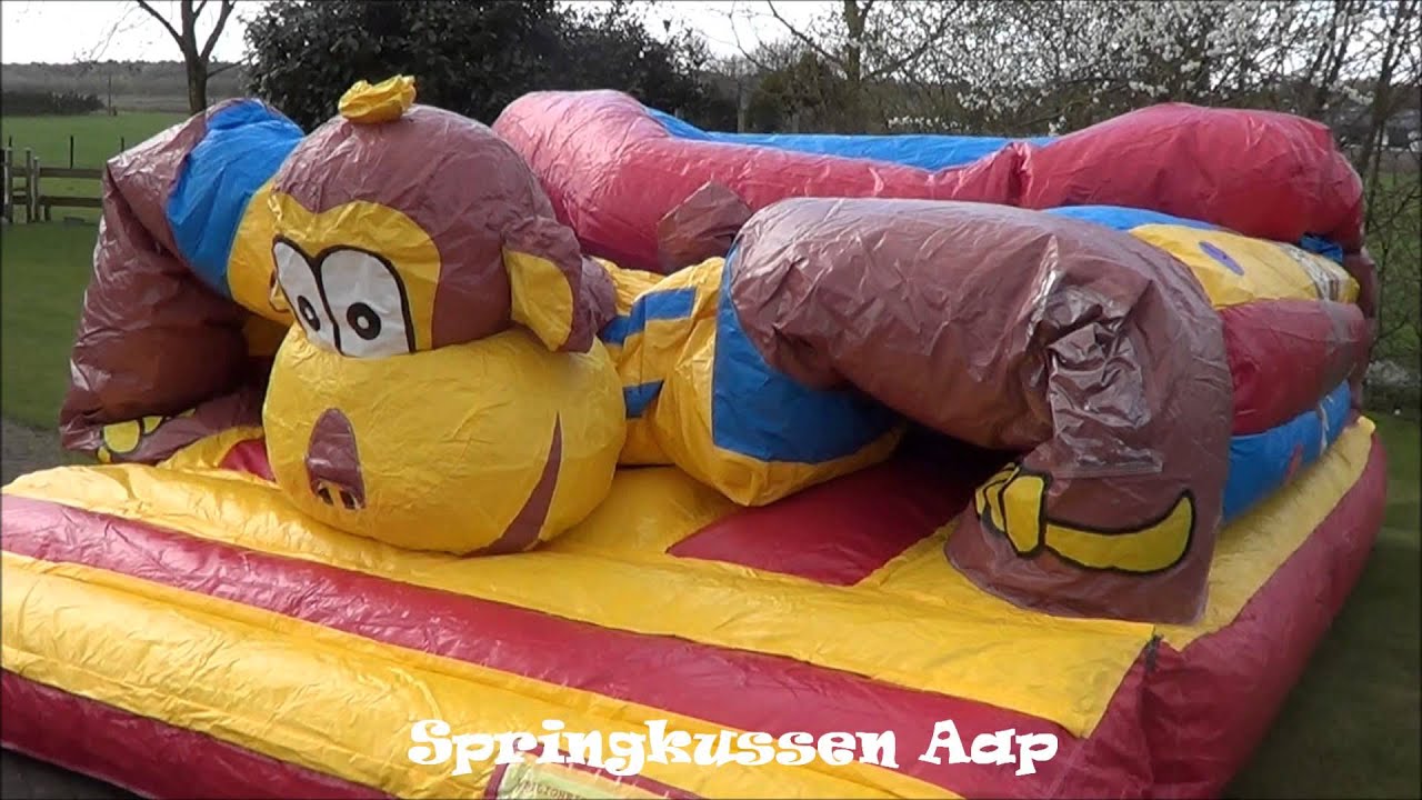 attractie, springkussen aap huur je bij Clown Dico