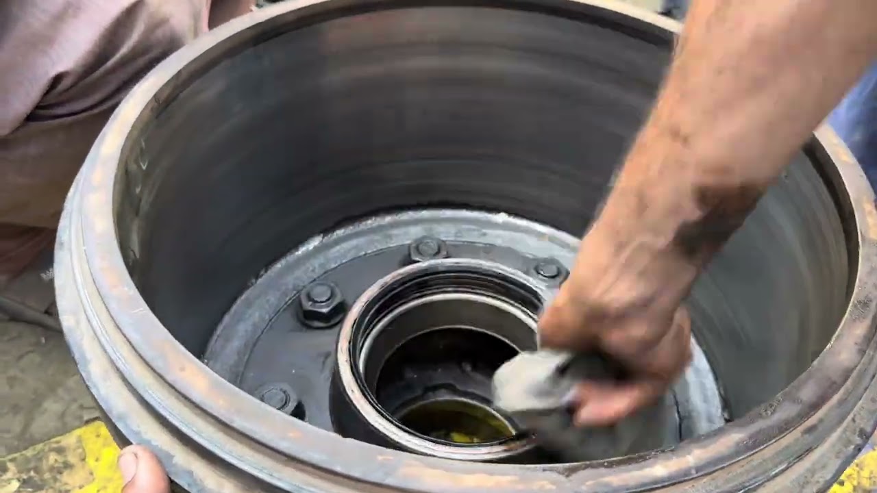 “Truck Brake Shoes & Wheel Hub Replacement | Fast & Professional Repair Guide”